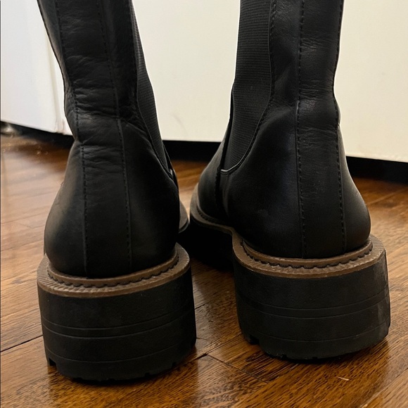Sam Edelman Chelsea Boot - Picture 3 of 6